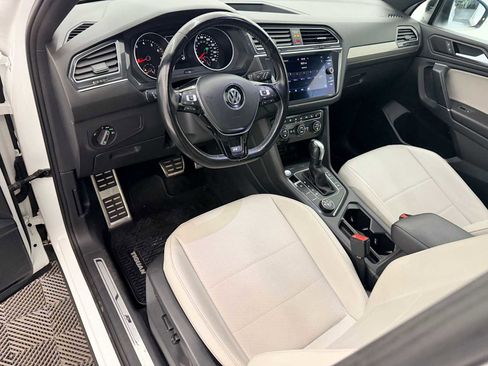 Used 2020 Volkswagen Tiguan SE R-Line image 2