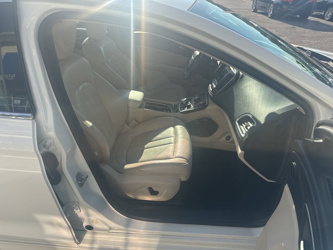Used 2017 Chrysler 200 Limited Platinum FWD image 15