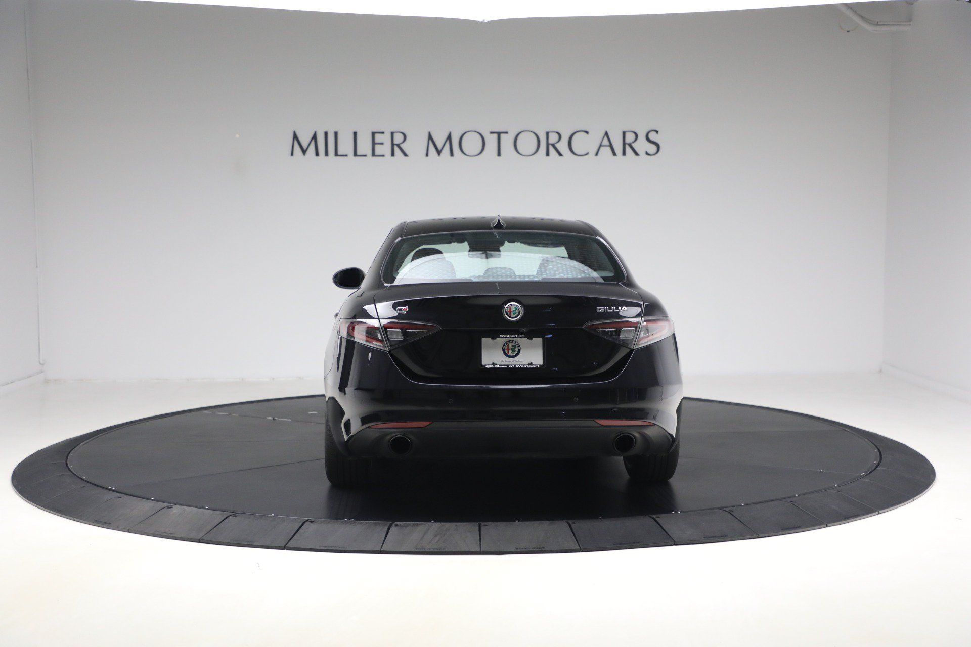Used 2024 Alfa Romeo Giulia Ti AWD/4WD image 5