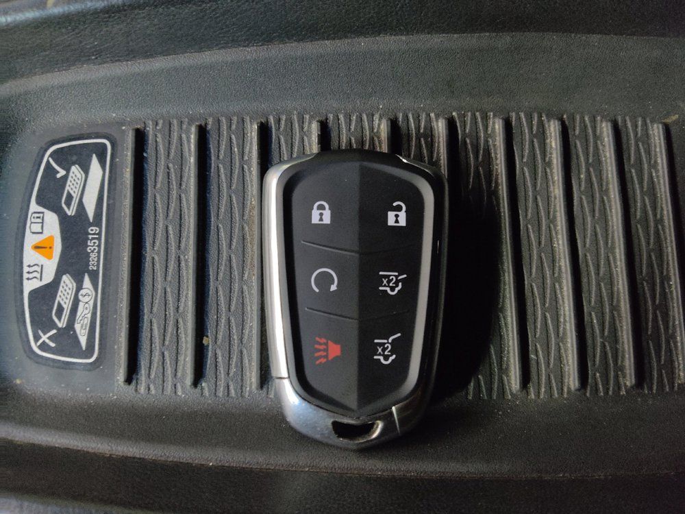 Used 2018 Cadillac Escalade Platinum RWD image 32