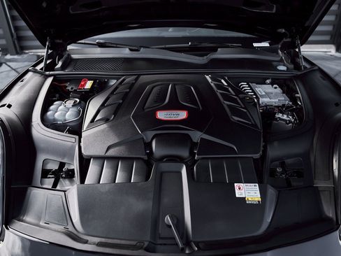 Used 2023 Porsche Cayenne Turbo GT image 17