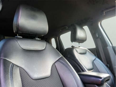 Used 2024 Jeep Compass Latitude AWD/4WD image 16