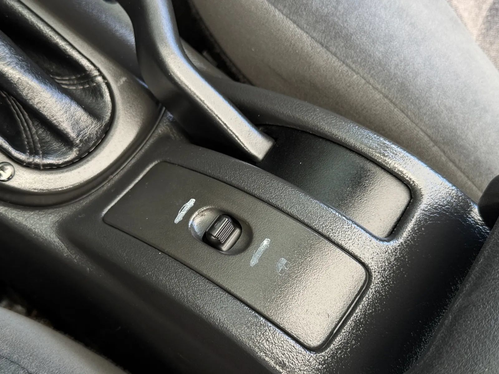 Used 2006 Chrysler Sebring GTC FWD image 34