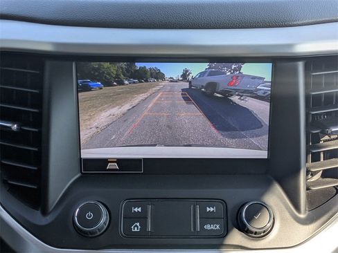 Used 2023 GMC Acadia SLT image 30