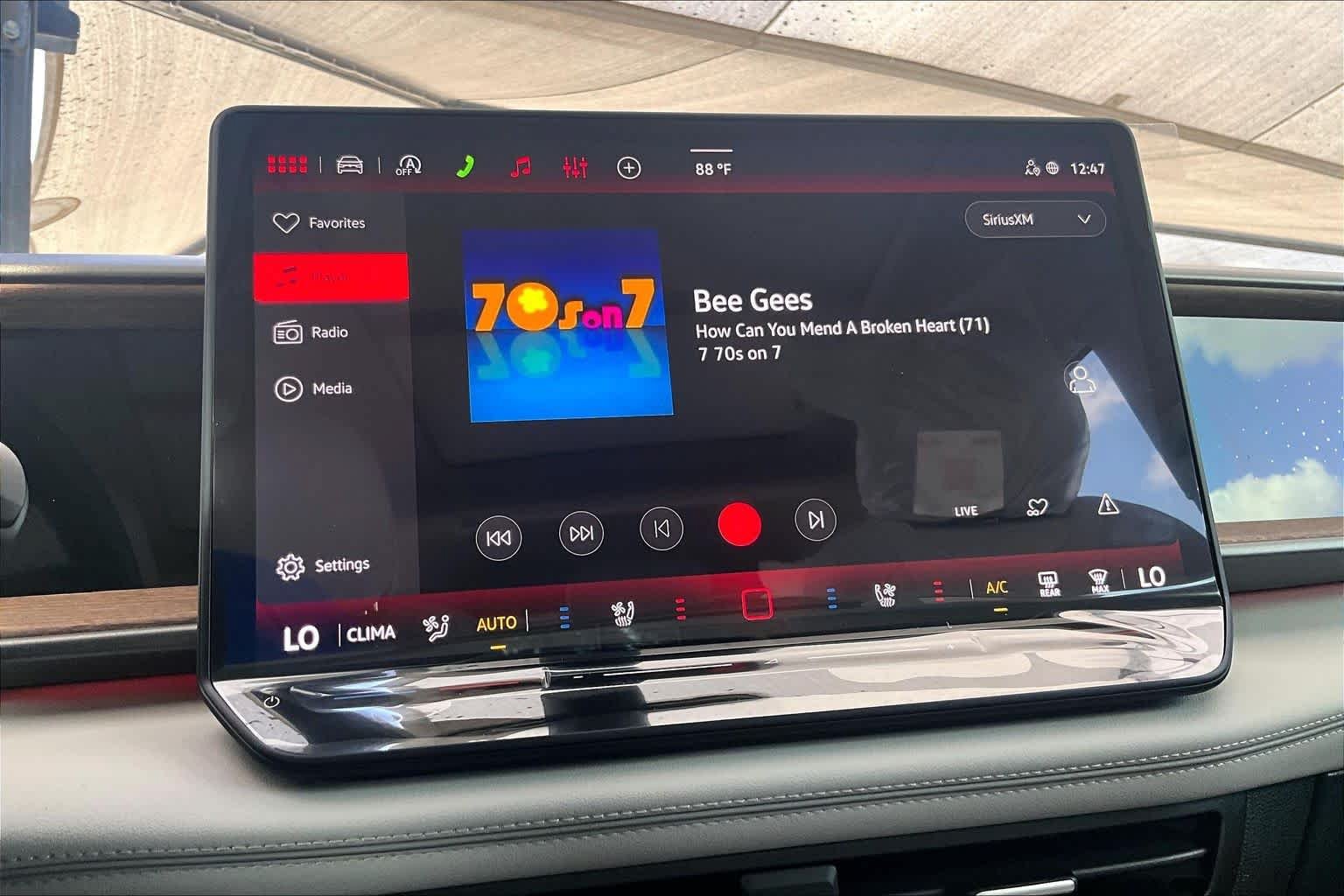 New 2027 Volkswagen Atlas SE FWD image 18