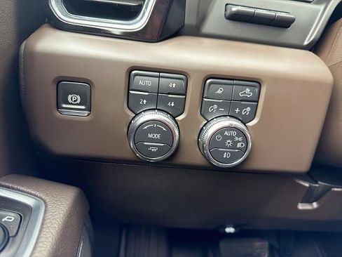 Used 2025 GMC Sierra 3500 Denali w/ Denali Reserve Package image 34