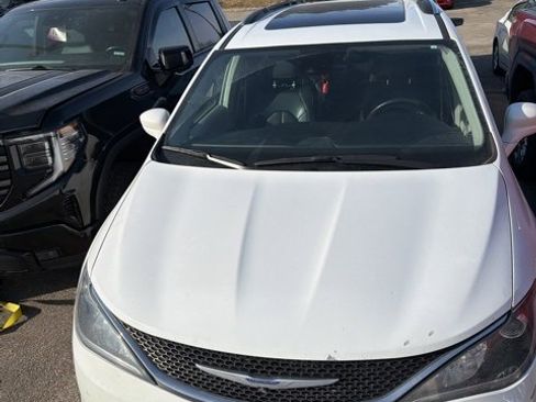 Used 2019 Chrysler Pacifica Touring-L Plus w/ Advanced Safetytec Group image 14