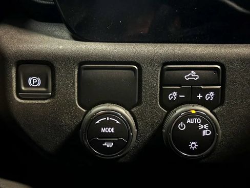 Used 2024 Chevrolet Silverado 1500 LT RWD image 39