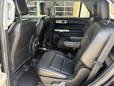 Used 2022 Ford Explorer Limited w/ Equipment Group 301A RWD image 25