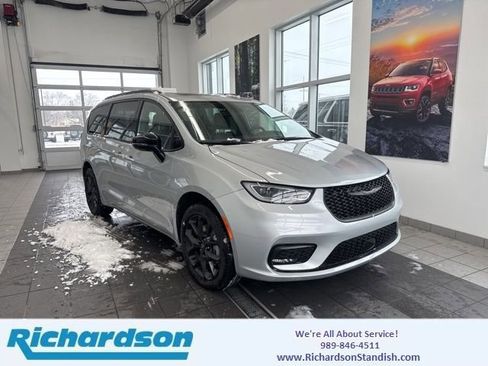 New 2026 Chrysler Pacifica Limited w/ S Appearance Package AWD/4WD image 1