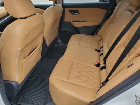 Certified 2022 Nissan Rogue Platinum w/ Head-Up Display Package image 18