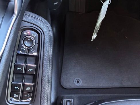 Used 2019 Porsche Macan AWD/4WD image 26