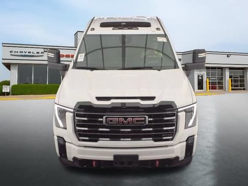 Used 2025 GMC Sierra 2500 AT4 w/ AT4 Premium Plus Package AWD/4WD image 3