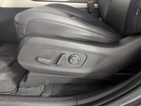 Used 2022 Kia Carnival LX image 13