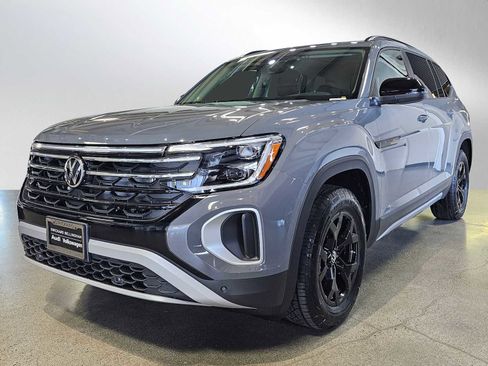 Used 2026 Volkswagen Atlas Peak Edition AWD/4WD image 3