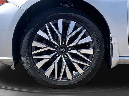 Used 2023 Nissan Altima 2.5 SV w/ SV Premium Package AWD/4WD image 40