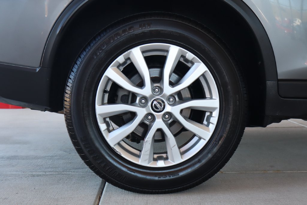 Used 2017 Nissan Rogue SV FWD image 12