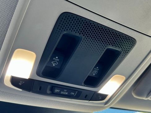 Used 2023 Honda Pilot Elite image 21