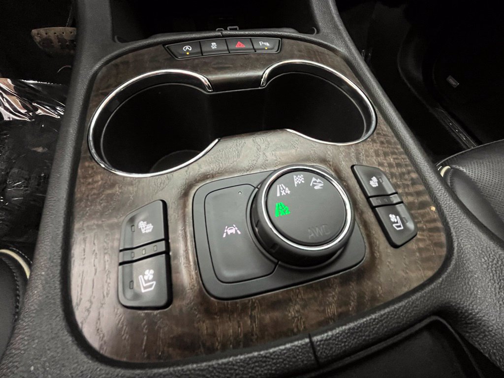 Used 2022 GMC Acadia Denali w/ Denali Technology Package AWD/4WD image 41
