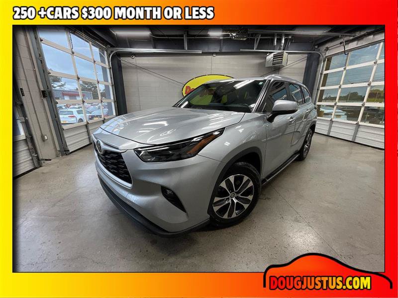 Used 2023 Toyota Highlander XLE FWD image 1