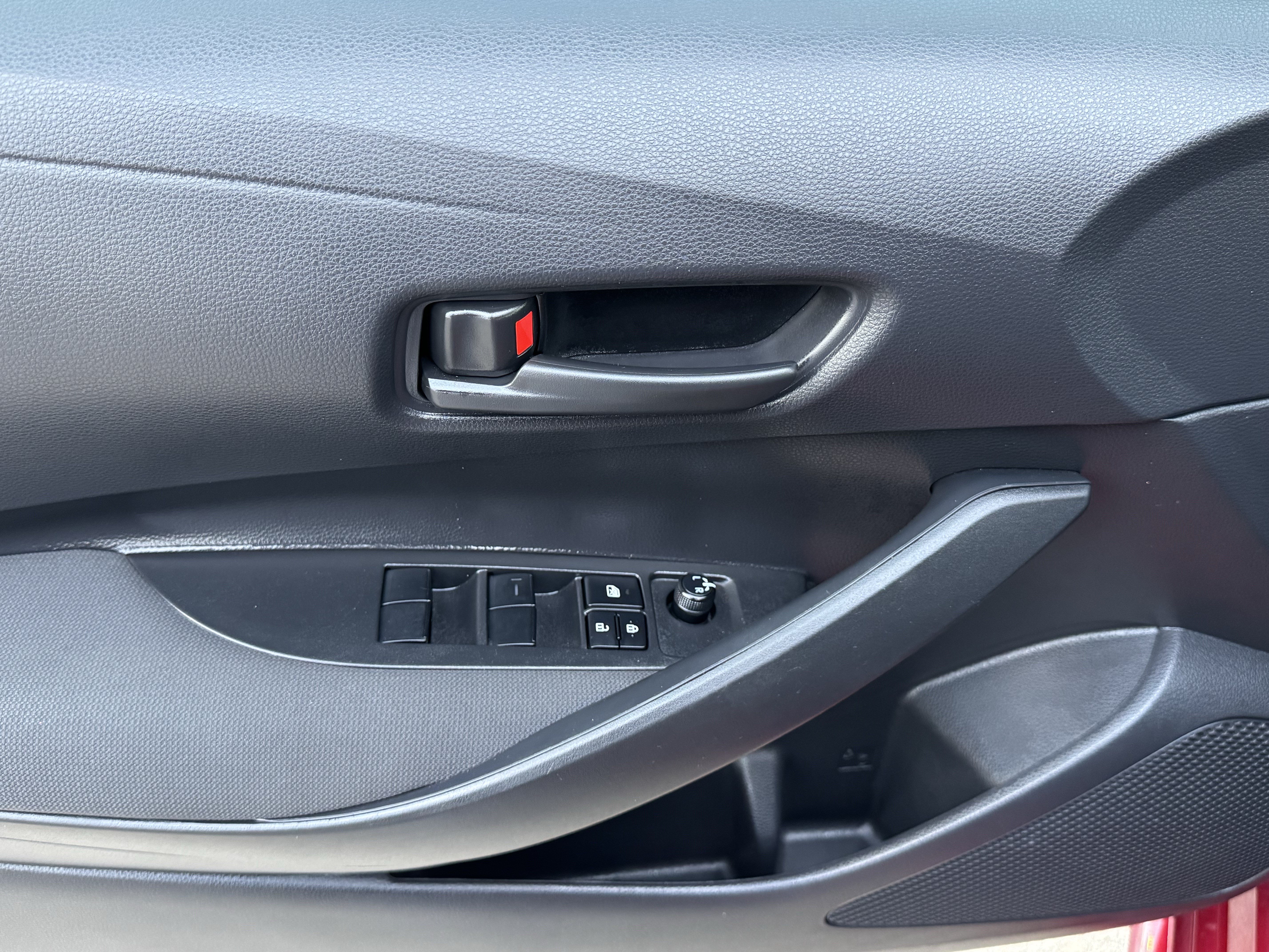 Used 2022 Toyota Corolla LE FWD image 14