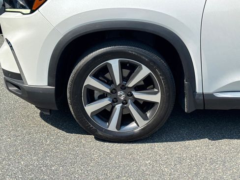Used 2023 Honda Pilot Touring image 11