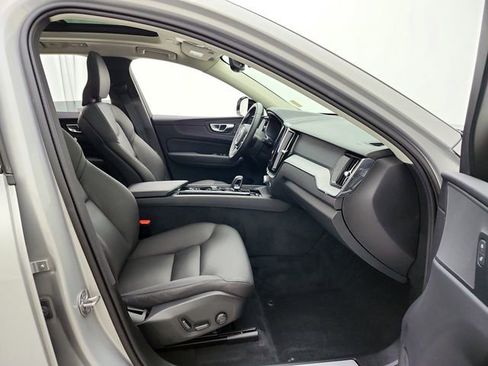 Certified 2025 Volvo XC60 B5 Plus AWD/4WD image 18