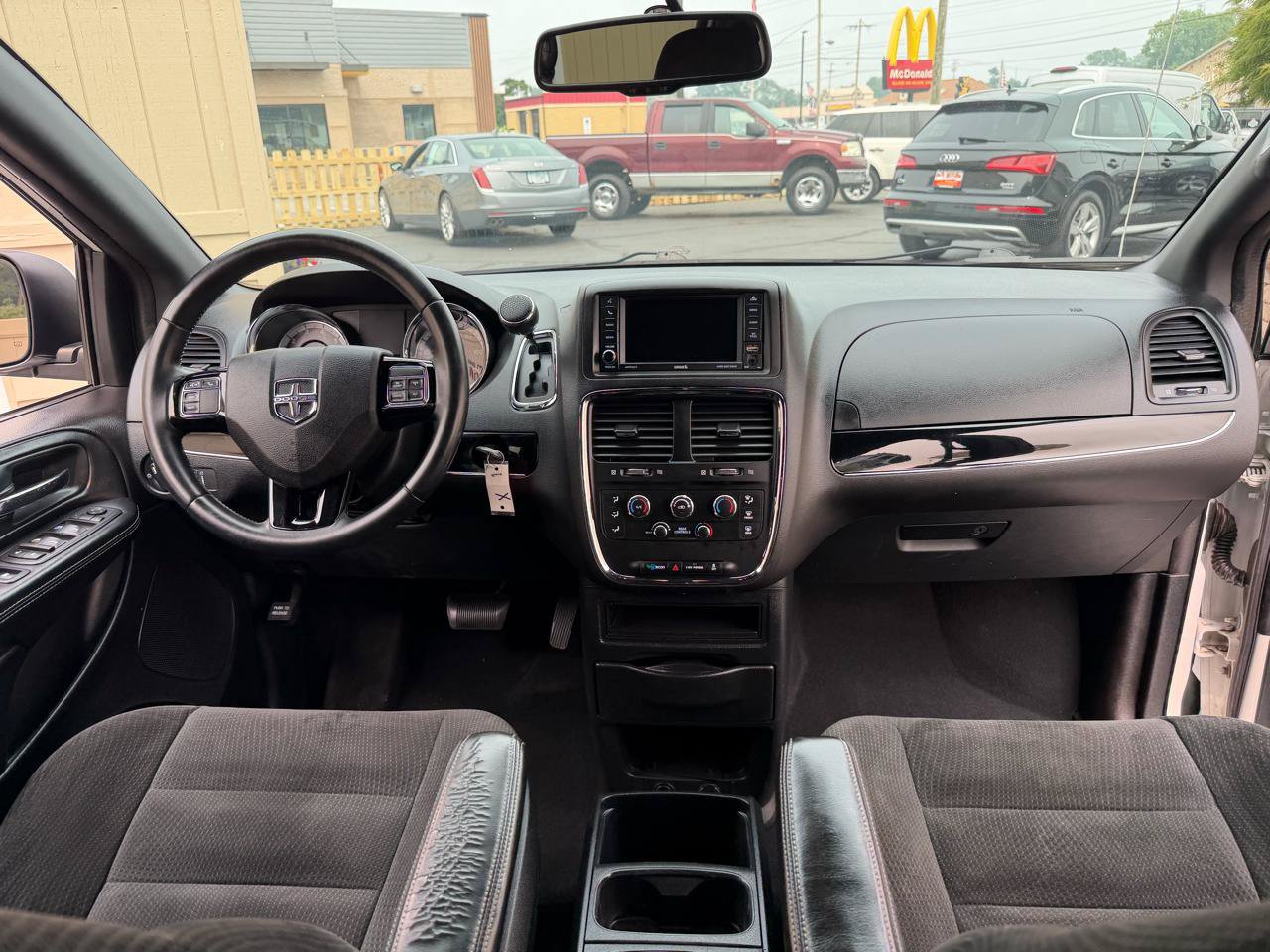 Used 2017 Dodge Grand Caravan SE FWD image 6