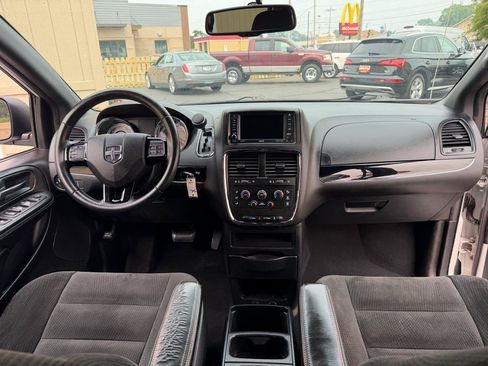 Used 2017 Dodge Grand Caravan SE FWD image 6