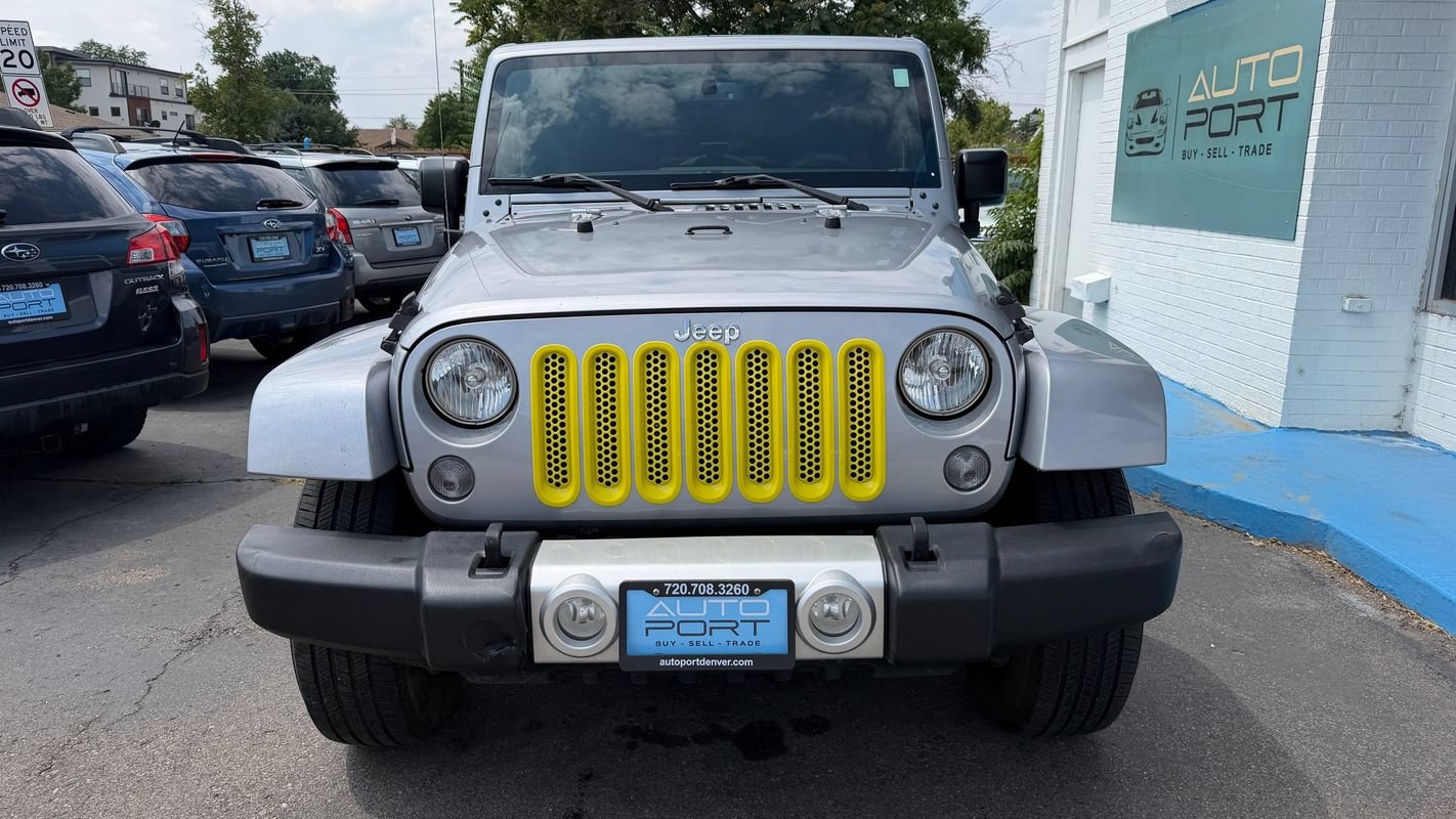 Used 2015 Jeep Wrangler Unlimited Sahara w/ Connectivity Group AWD/4WD image 6