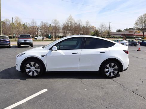 Used 2024 Tesla Model Y Long Range image 8