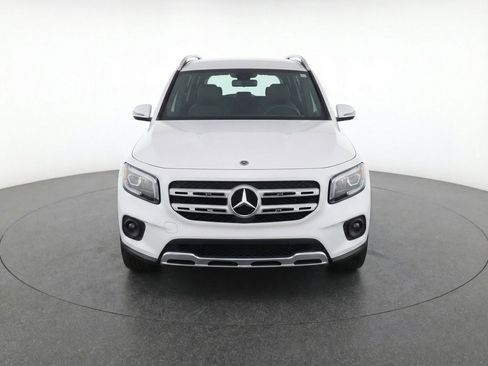 Used 2025 Mercedes-Benz GLB 250 image 2