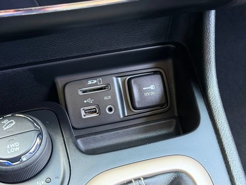 Used 2016 Jeep Cherokee Limited w/ Trailer Tow Group AWD/4WD image 22