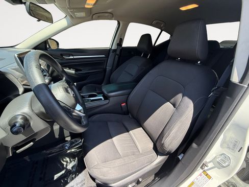 Used 2023 Nissan Altima 2.5 SV FWD image 10
