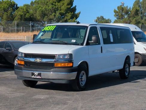 Used 2024 Chevrolet Express 3500 LT w/ LT Preferred Equipment Group RWD image 4