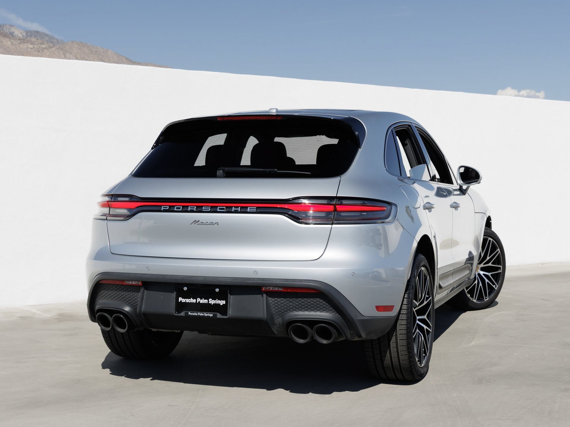 Certified 2023 Porsche Macan AWD/4WD image 7