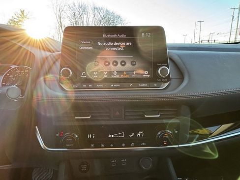 Used 2025 Nissan Rogue SV image 14