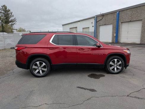 Used 2019 Chevrolet Traverse LT w/ LT Premium Package image 4