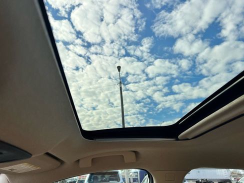 Used 2023 Nissan Sentra SV w/ SV Premium Package image 17