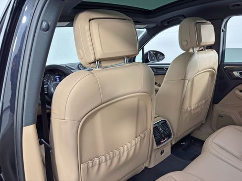 Used 2024 Porsche Macan w/ Premium Plus Packages image 35