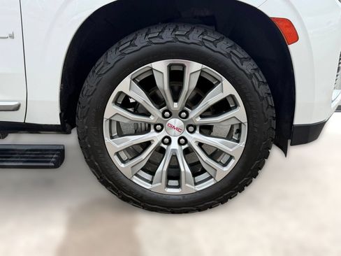 Used 2021 GMC Yukon XL Denali w/ Denali Premium Package RWD image 13