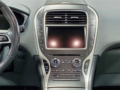 Used 2020 Lincoln Nautilus Reserve w/ Class II Trailer Tow Package image 17