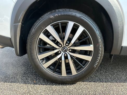 New 2025 Nissan Pathfinder Platinum image 18