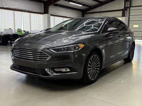 Used 2017 Ford Fusion SE w/ Fusion SE Technology Package FWD image 5