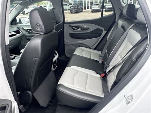 Used 2024 GMC Terrain SLT w/ Infotainment Package II AWD/4WD image 25