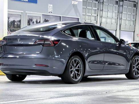 Used 2023 Tesla Model 3 Standard Range RWD image 9
