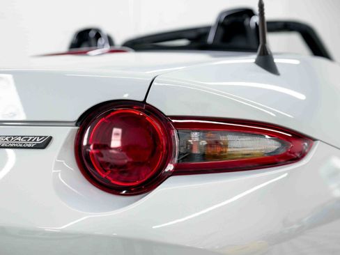 Used 2019 MAZDA MX-5 Miata Grand Touring w/ GT-S Package RWD image 35