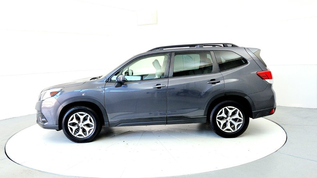 Used 2023 Subaru Forester Premium AWD/4WD image 3