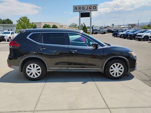 Used 2017 Nissan Rogue S AWD/4WD image 4