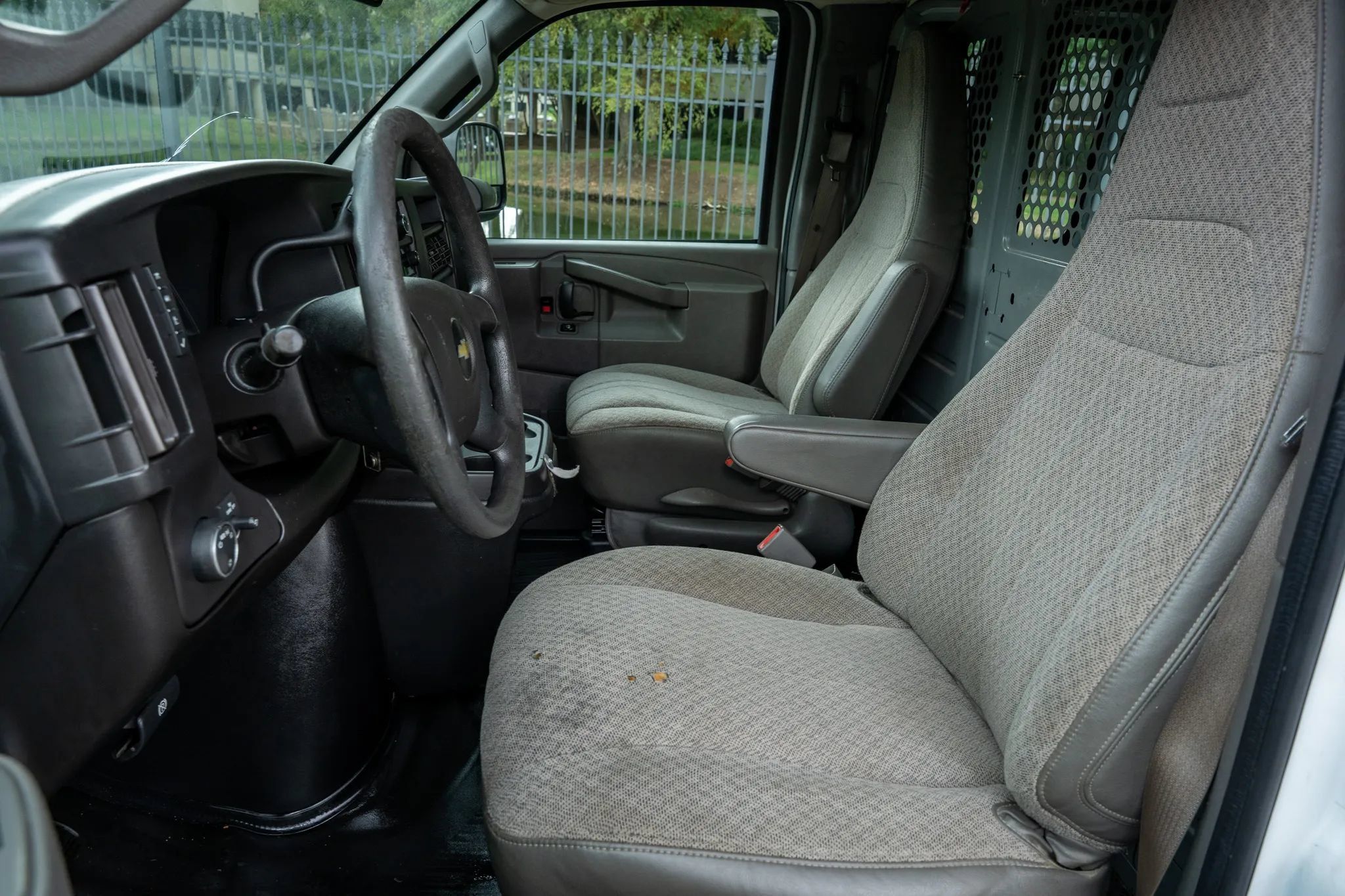 Used 2018 Chevrolet Express 2500 w/ Driver Convenience Package RWD image 11